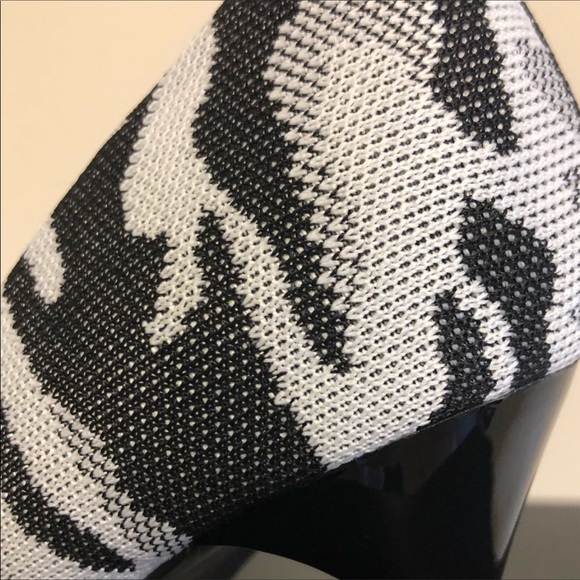 ♥️👠SOLD. ‼️ CAMOUFLAGE STILETTOS 👠 - Picture 6 of 8